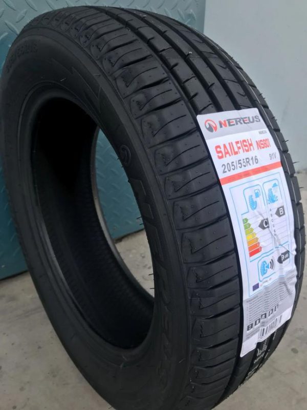 Passenger Car Tires |   Wholesale car tyres 235/40 r19 for sale