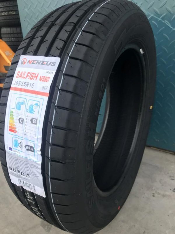 Passenger Car Tires |   Wholesale car tyres 235/40 r19 for sale